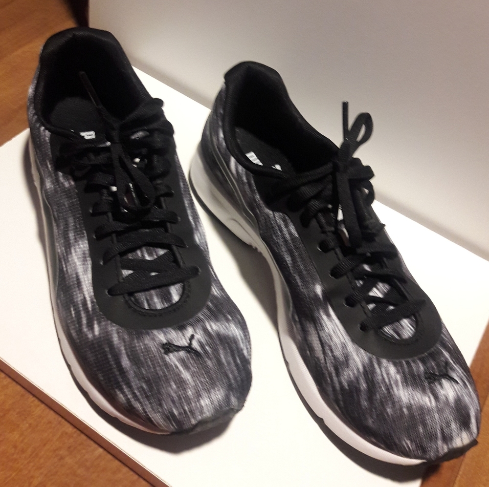 EUC Puma Black & White Running Shoe - Women's Size 8.5 - Picture 1 of 10
